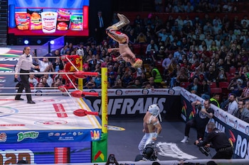 La estrella del CMLL salió con la mano en alto tras una final que provocó el grito de "¡Esto es lucha!" en la Arena México (Foto: Diego Cedrix)