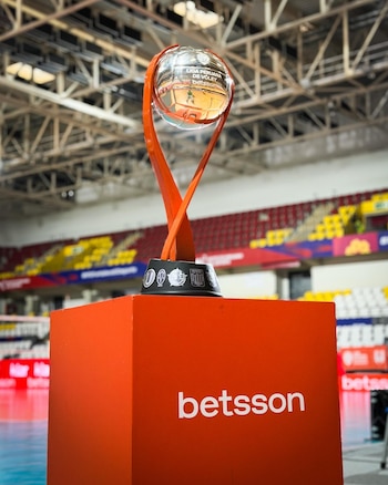 Así luce el trofeo de la Liga Peruana de Vóley.