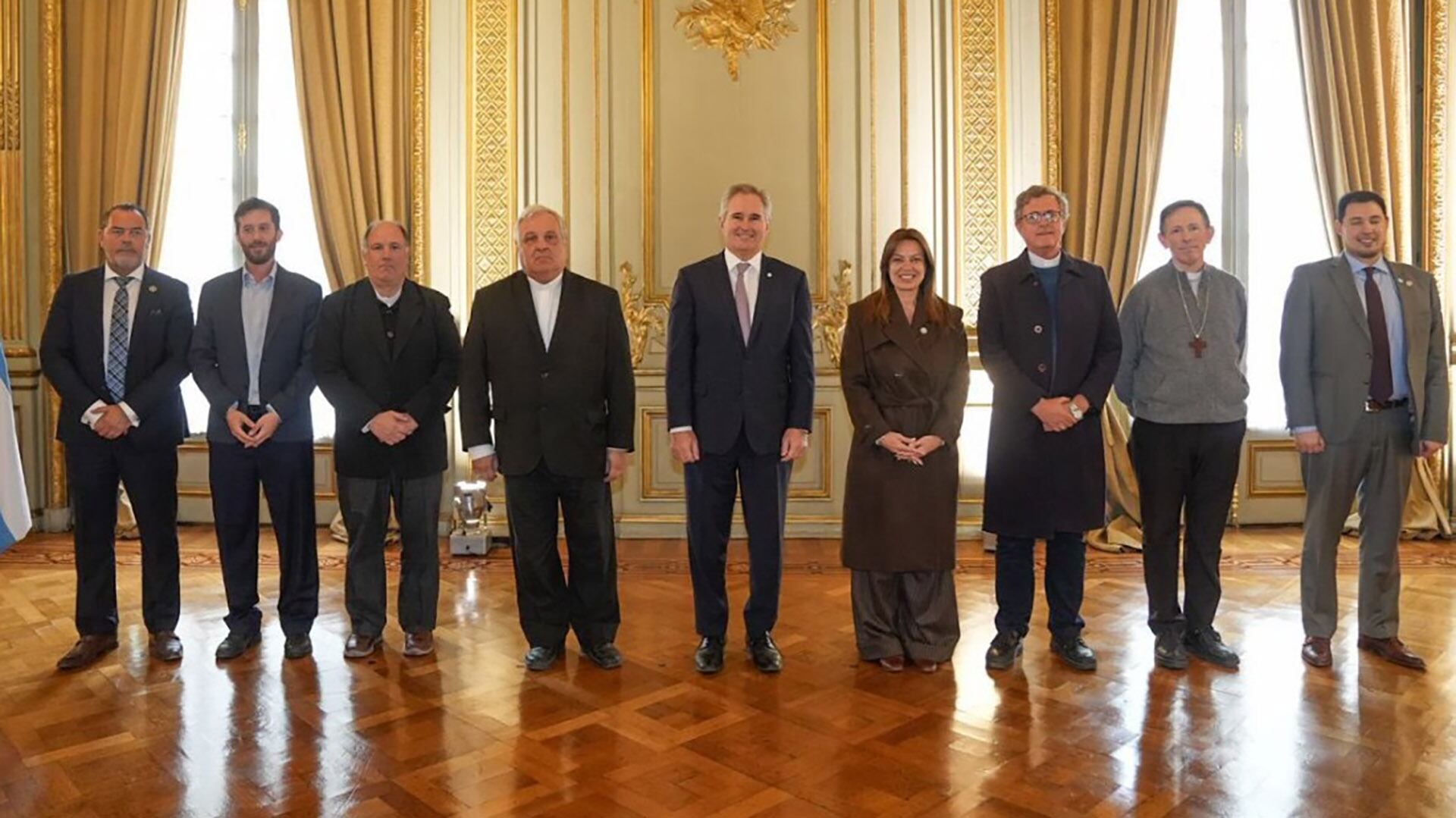 Pettovello y Quirno junto a Jorge García Cuerva, Marcelo Colombo, Raúl Pizarro y la Conferencia Episcopal Argentina