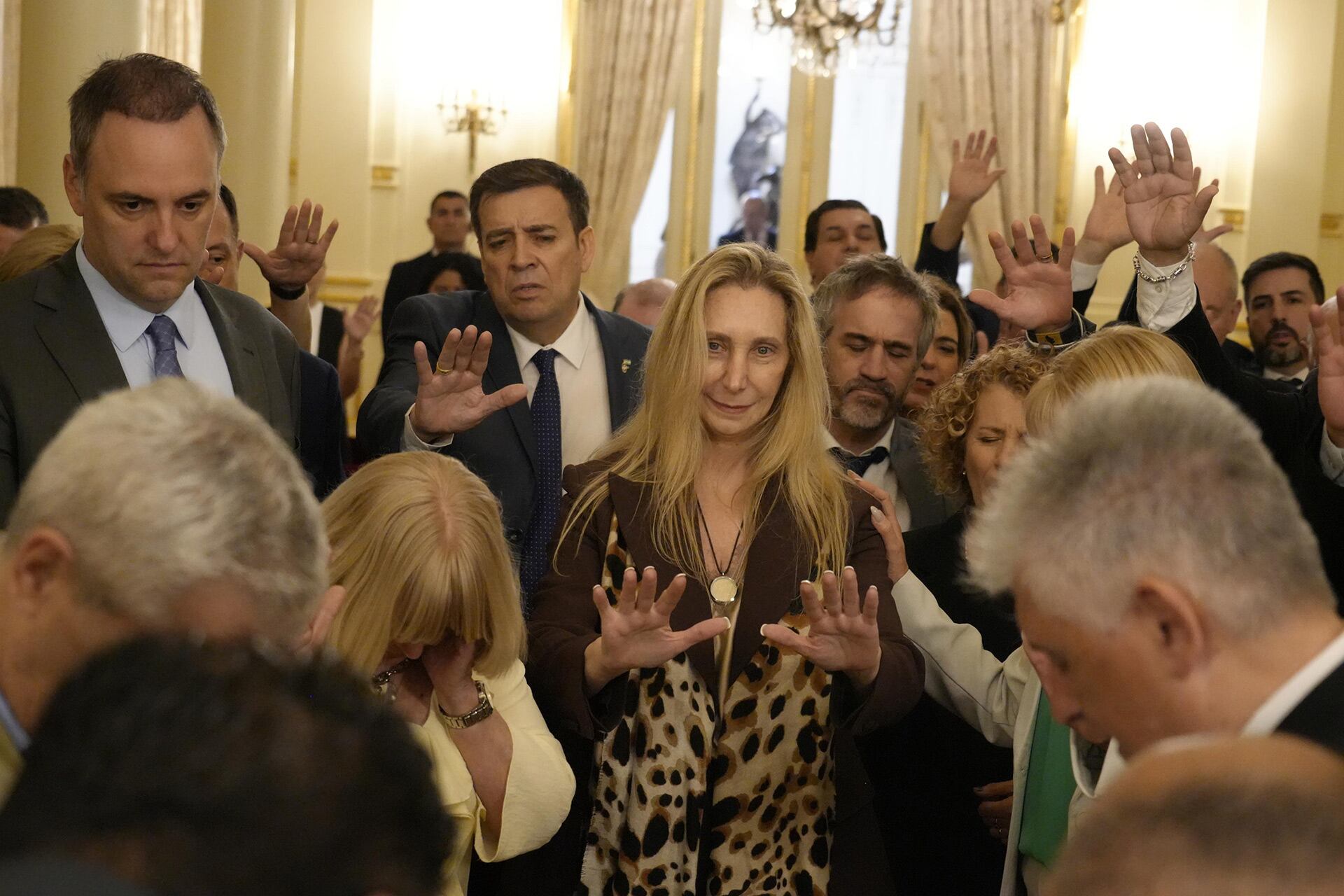 Karina Milei junto a los pastores evangélicos en la Casa Rosada