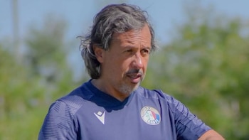 José María Mazán, posible asistente técnico en la selección Colombia, estuvo viendo un partido del fútbol profesional colombiano