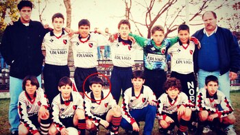 Milanesio aparece al lado de