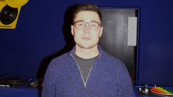 El joven visitó varios lugares