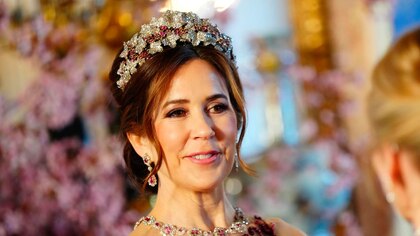 Suecia se viste de gala con la visita de los reyes de Dinamarca: el debut de Mary y los grandes ‘looks’ de las Bernadotte 