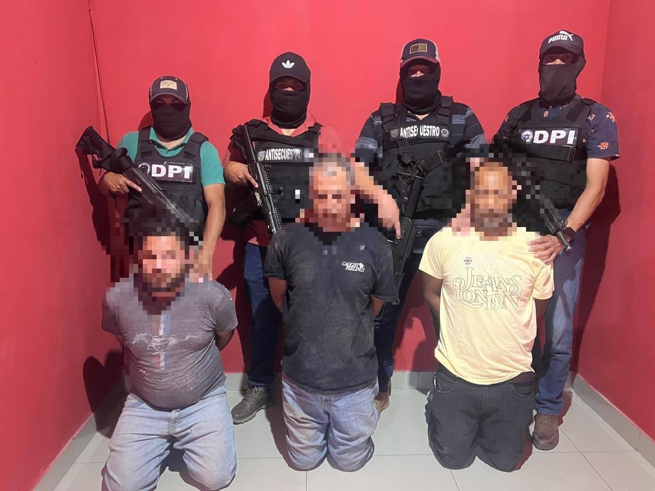 Tres hombres fueron capturados por el secuestro del niño. Los detenidos solicitaban cinco millones de lempiras a la familia por el rescate./ (Policía Nacional de Honduras)