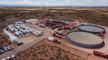 En febrero, la producción de pétroleo se mantuvo en niveles récord por el boom de Vaca Muerta