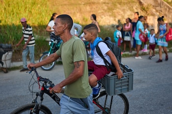 Entre pocas luces, Cuba inicia un nuevo año escolar con una crisis energética nacional