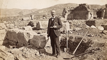 Excavó para encontrar el oro troyano, pero destruyó la mítica ciudad: la historia de Heinrich Schliemann