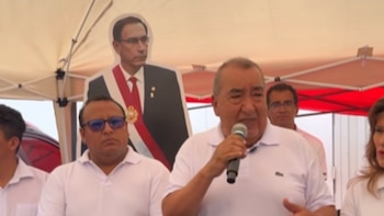 Martín Vizcarra organiza chocolatada navideña