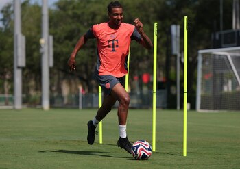 Michael Olise en el entrenamiento