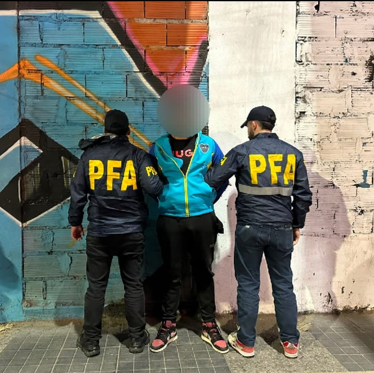 Mirco C. tras ser detenido por la Federal en la Isla Maciel