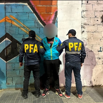 Mirco C. tras ser detenido por la Federal en la Isla Maciel