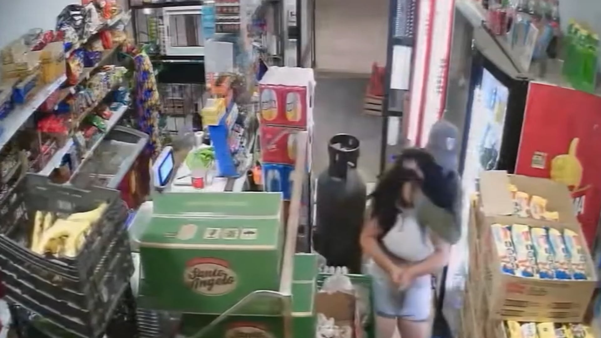 El asaltante arrastró a la kiosquera hasta el fondo del comercio y luego robó la recaudación del día