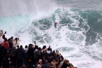 Nazaré, ubicada en la costa