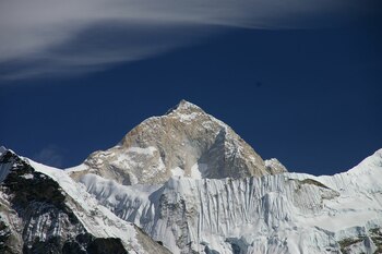 Makalu desafía a los alpinistas
