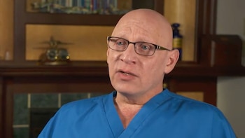 El ginecólogo estadounidense Morris Wortman,