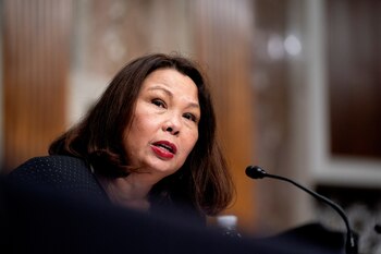 La senadora estadounidense Tammy Duckworth