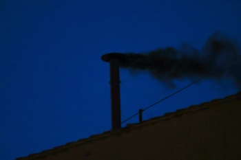 La fumata negra no tardó