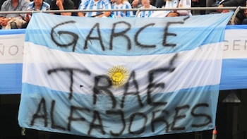 La histórica bandera dedicada a Garcé