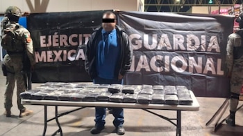 Viajaba con la cocaína escondida entre papayas: autoridades detienen en Sonora a conductor de tráiler