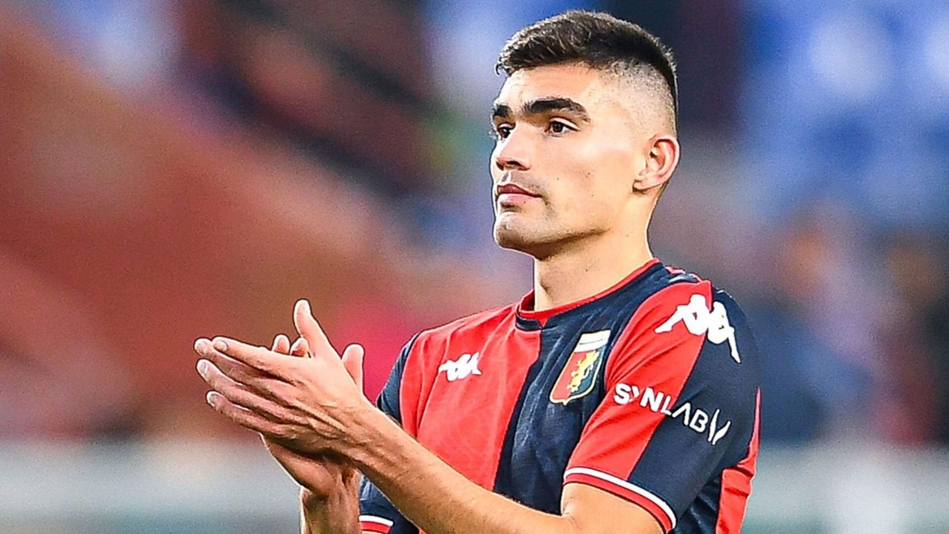 Johan Vazquez se consolidó como defensa central la temporada pasada del conjunto italiano (Facebook Genoa Oficial)
