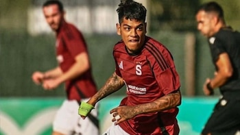 La dura reacción del DT de Sparta Praga contra Joao Grimaldo por no celebrar un gol: “Él siempre tiene esa cara”
