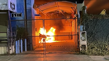 Una mujer fue despojada violentamente de su vehículo, un Chevrolet Spark de modelo reciente, con el que ingresaron al lugar. (Crédito: X | @Eco1_LVM)