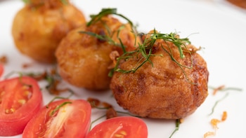 Albóndigas de salmón: una receta con una textura inigualable y que sirve como primer plato o tapa moderna