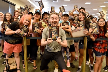 Alex Hirsch es el autor