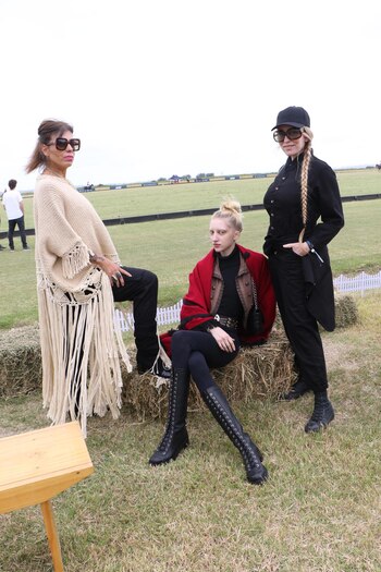 Los ponchos y chales tejidos