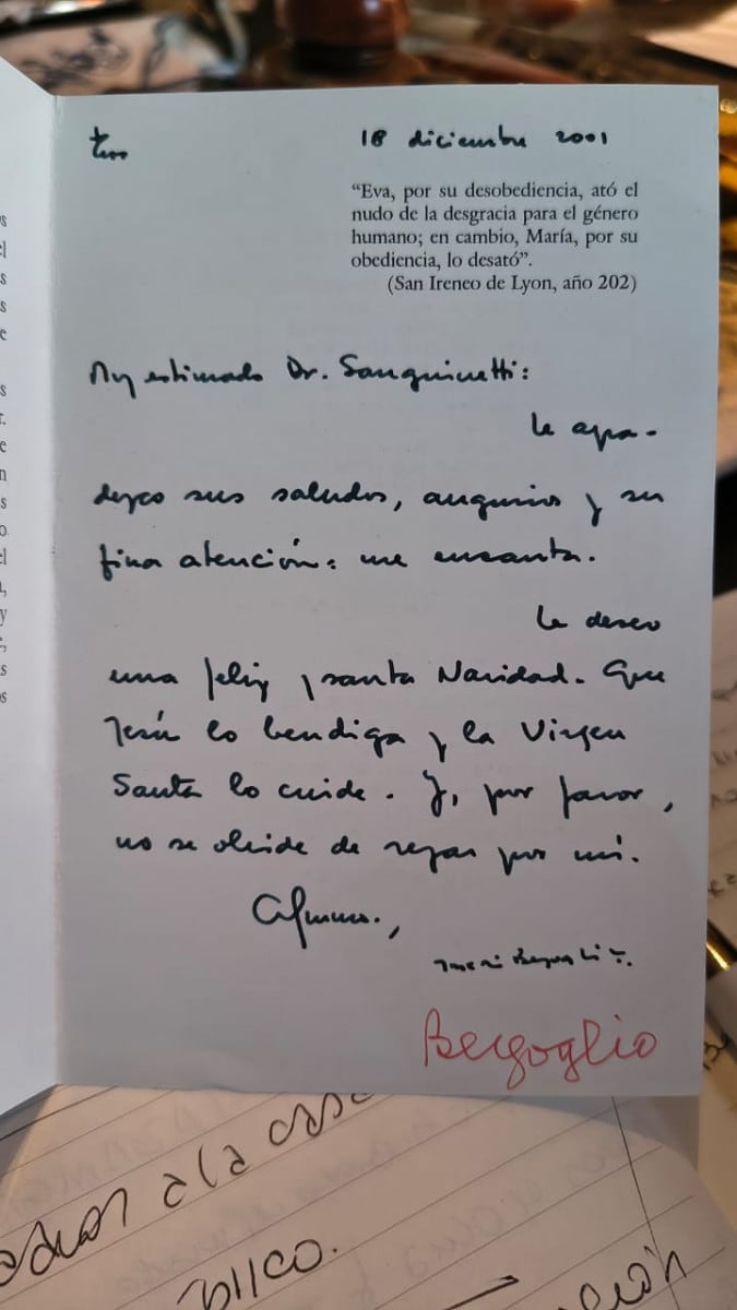 Una postal enviada por Jorge Bergoglio, luego el Papa Francisco, quien era su amigo. (Cortesía: archivo familiar)