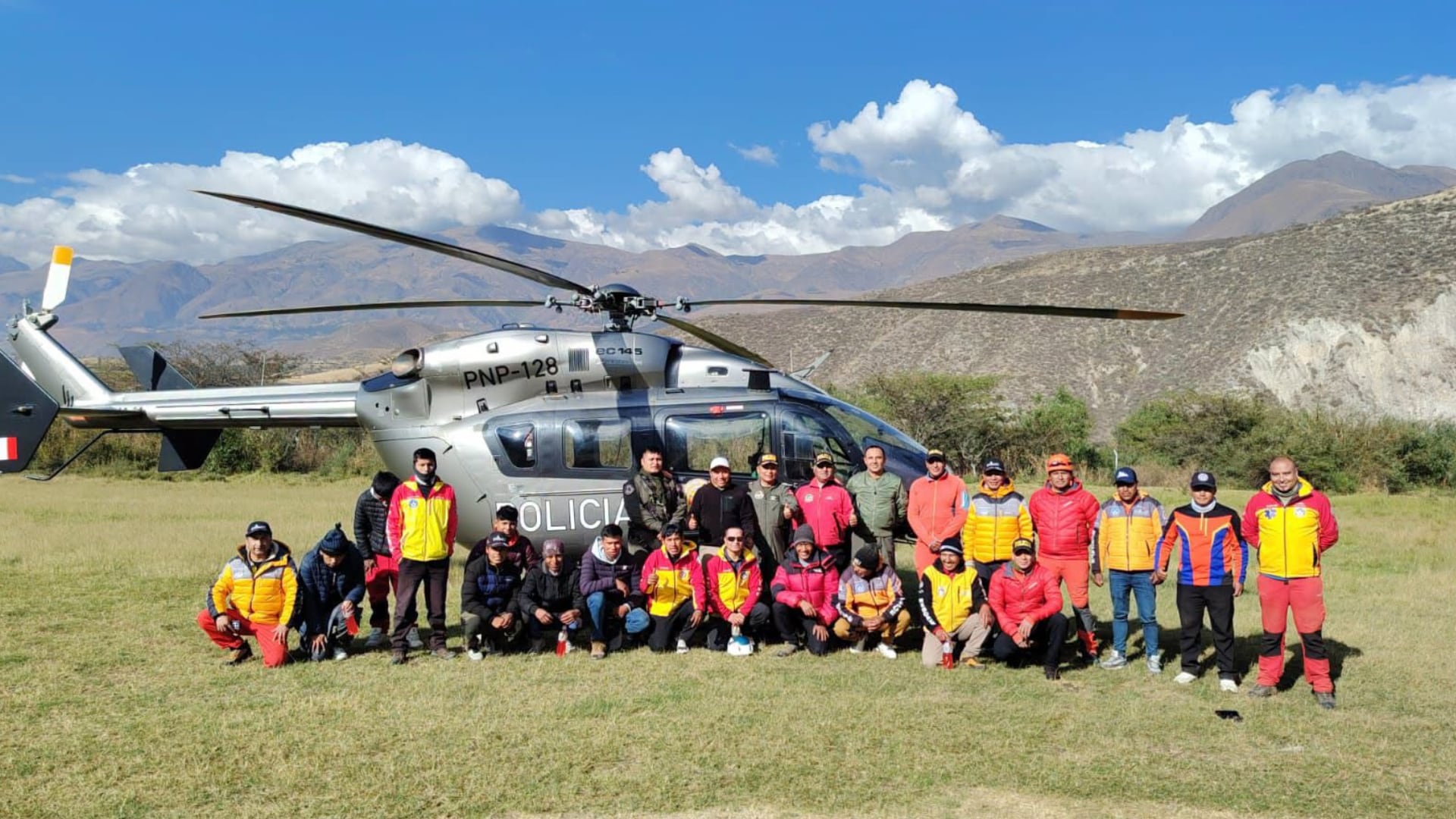 Equipos de la Asociación Socorro Andino Peruano partirán hacia Caraz para revisar las áreas próximas al campo base, después de que Pierre Jacky Marc se desviara en medio de la neblina| Foto: Asociación Socorro Andino Peruano
