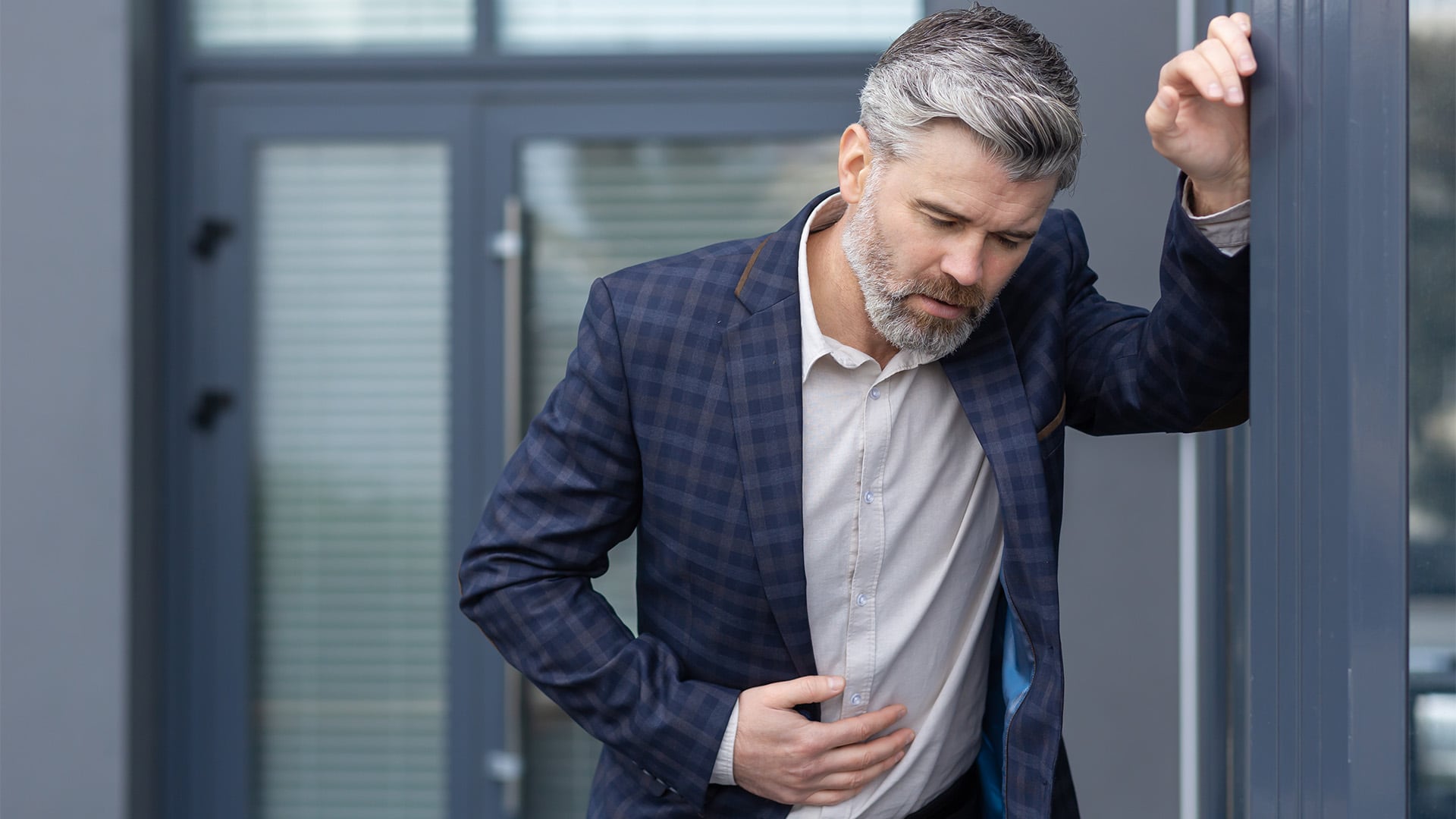 Las personas con gastritis o SII deben moderar los alimentos fermentables durante las fiestas (Freepik)