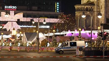 Un camión, un mercado navideño