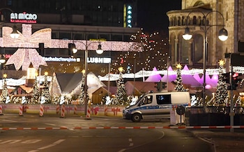 Un camión, un mercado navideño