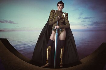 Lauren Wasser posando (Calendario Pirelli)