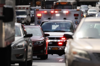 El análisis de la Contraloría determinó que la asignación de ambulancias y el posterior desplazamiento explican una parte importante del deterioro en los tiempos de respuesta.
