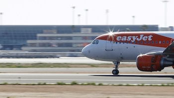 Un avión aterriza de emergencia. (REUTERS/Enrique Calvo)