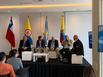 De izq a der: Corral,