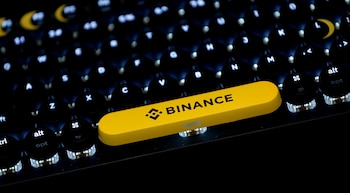 Fotografía de archivo del teclado de una videoconsola de Binance. EFE/EPA/Robert Ghement