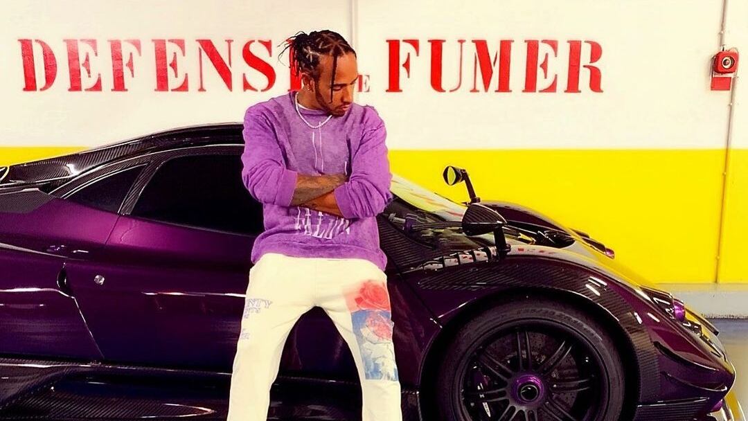 Hamilton, con el Pagani con caja manual, que vendió en diciembre de 2021 (@lewishamilton)