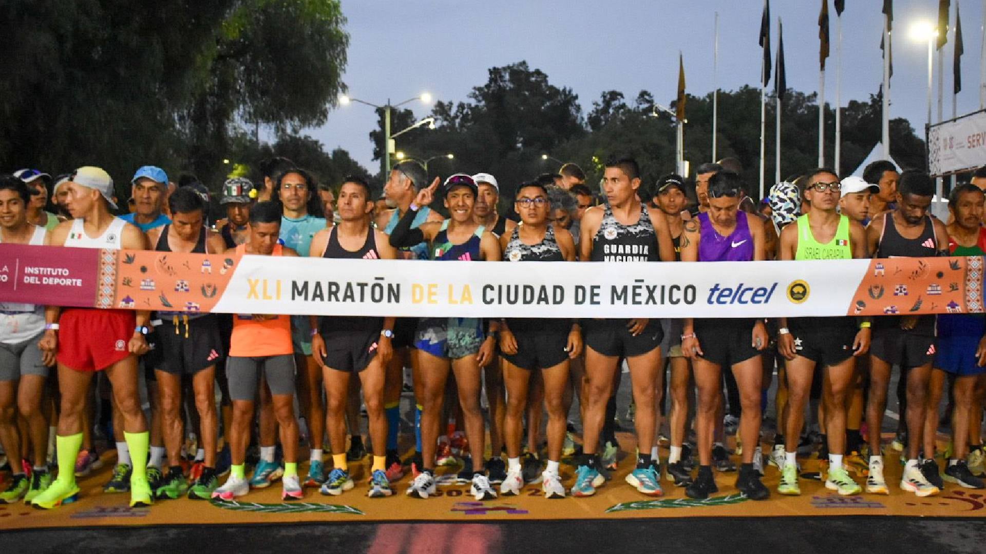 Miles de corredores de toda la República Mexicana y visitantes extranjeros se dieron cita en Ciudad Universitaria para una nueva edición del máximo evento de atletismo de la capital azteca. (TW Maratón CDMX)