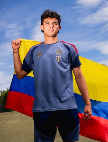Juan David Posada nació el 13 de abril de 2008 - crédito @fcbayernpathway/Instagram
