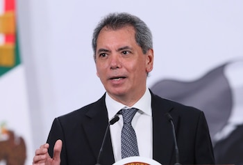 El secretario de Hacienda y Crédito Público, Édgar Amador, habla durante una rueda de prensa en Palacio Nacional de la Ciudad de México (México). Imagen de archivo. EFE/Mario Guzmán