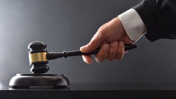 Abogada terminó defendiendo al agresor