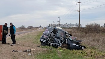 Un camión se cruzó de carril y chocó de frente contra una camioneta en La Pampa: murió un joven de 25 años