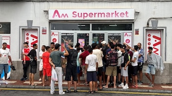 Ceuta vive la crisis migratoria con “miedo” a salir a la calle y tristeza por las historias: “Te piden el teléfono para decir que han llegado con vida”