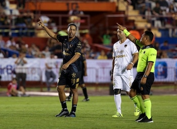 Ronaldinho en Cancún (Foto: Twitter@losexpulsados)
