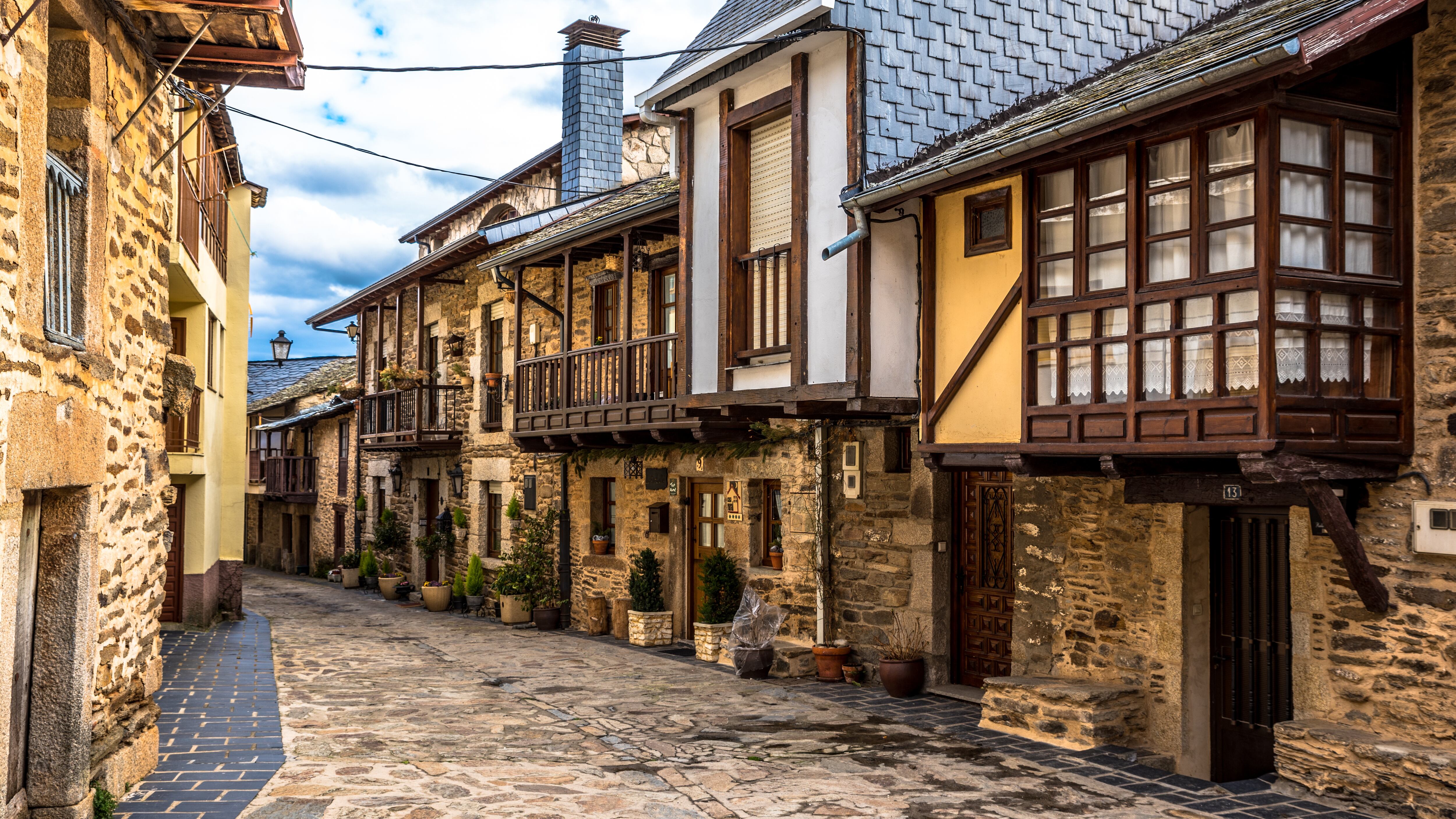 Este es el pueblo más bonito al que viajar en octubre, según National Geographic: una villa medieval que es de las más bonitas de España
