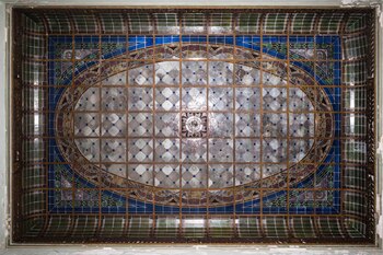 Los vitrales, opacos antes de